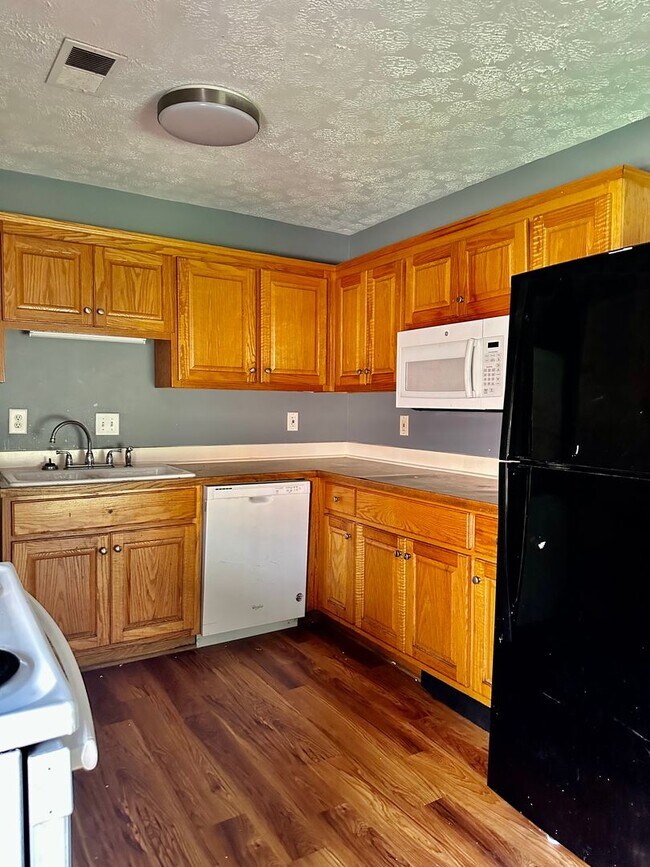 Building Photo - Marietta Rental (One Level Living)