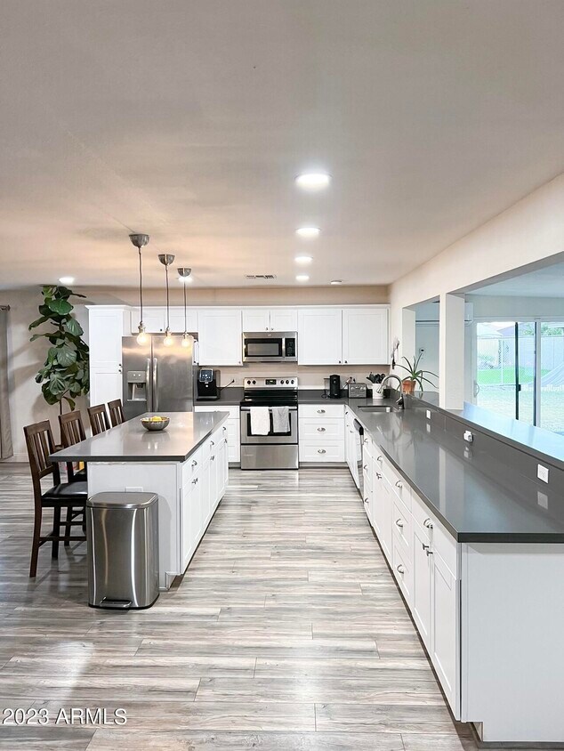 Primary Photo - 4201 W Acoma Dr