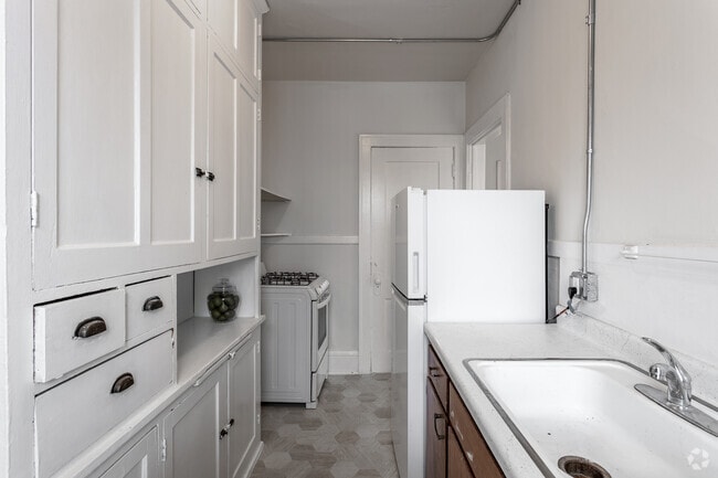 Interior Photo - 2121 Hennepin