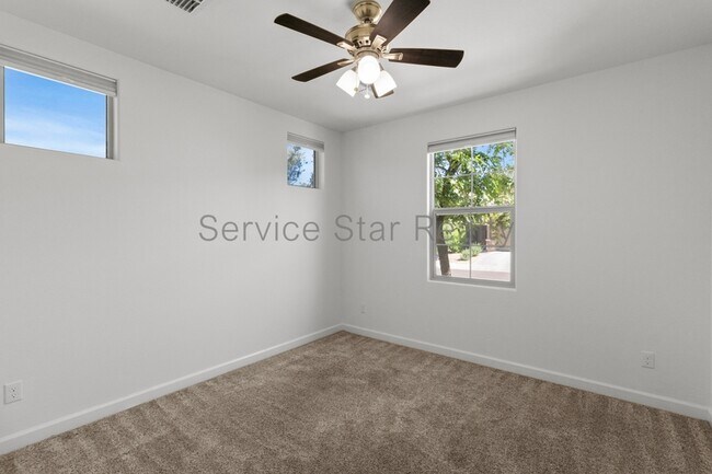 Building Photo - 4037 E Roy Rogers Rd