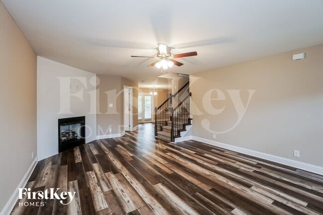 Building Photo - 223 Penelope Ln