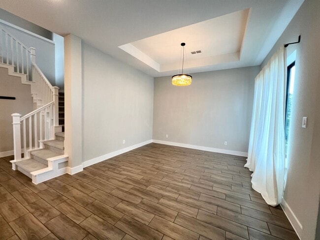 Building Photo - Stunning 3/2.5/2 Craftsmen Cottage in luxu...