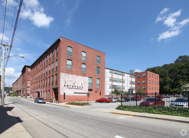 Building Photo - 35 Chestnut St