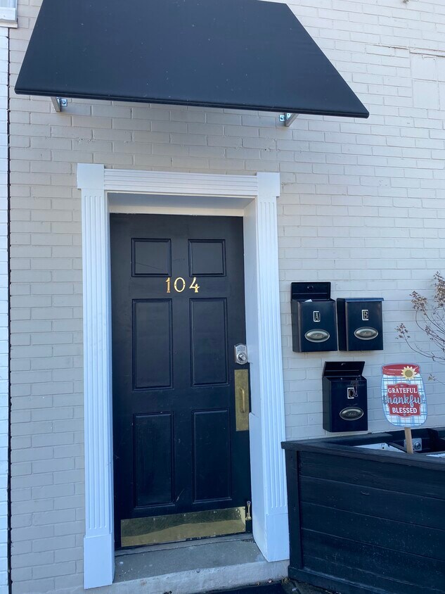 104 N New Albany St Unit B, Sellersburg, IN 47172 Apartments in