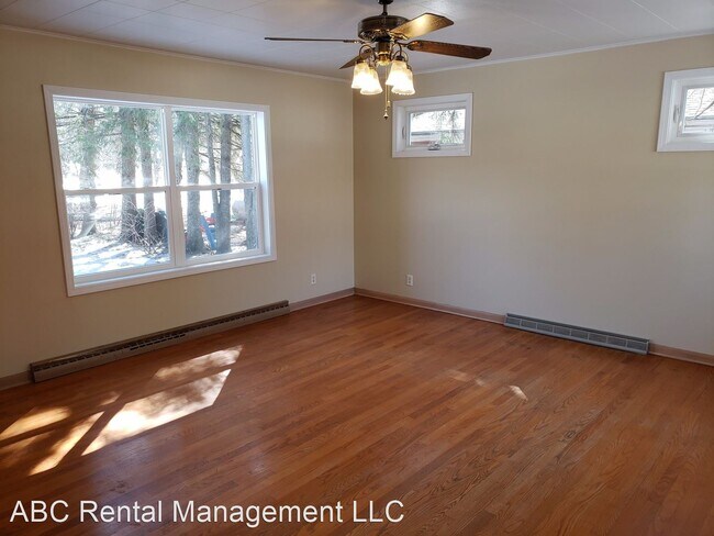 Building Photo - 3 br, 1.5 bath House - 137 Wilson St