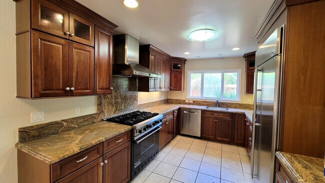 Building Photo - Epic REA - **4 Bedroom, 2.5 Bath - Ranch S...