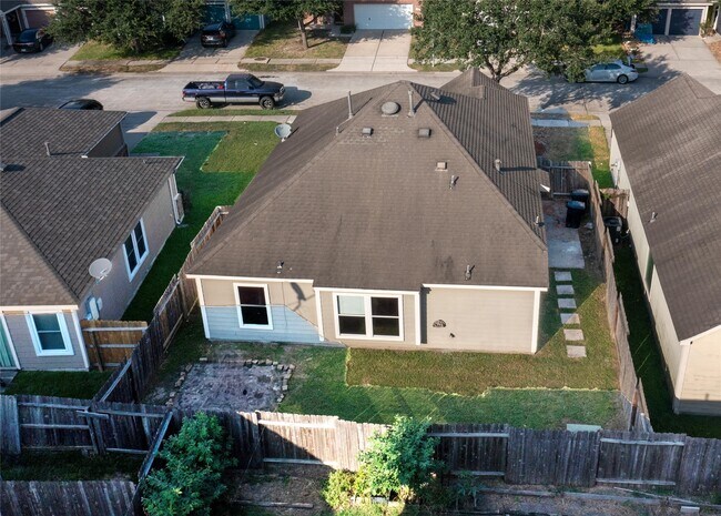 Foto del edificio - 16611 Cheshire Grove Ln