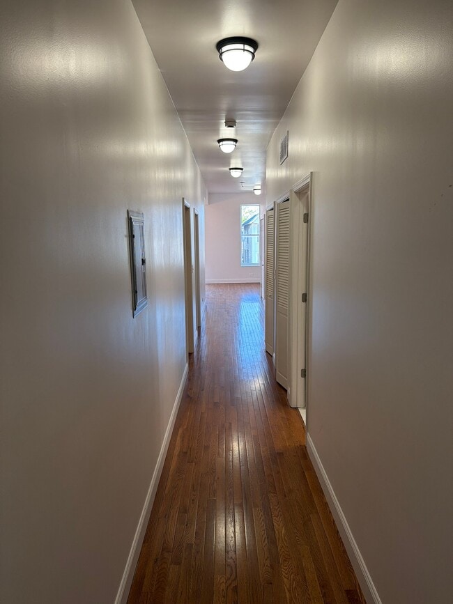 Foto del edificio - 1529 E 72nd St