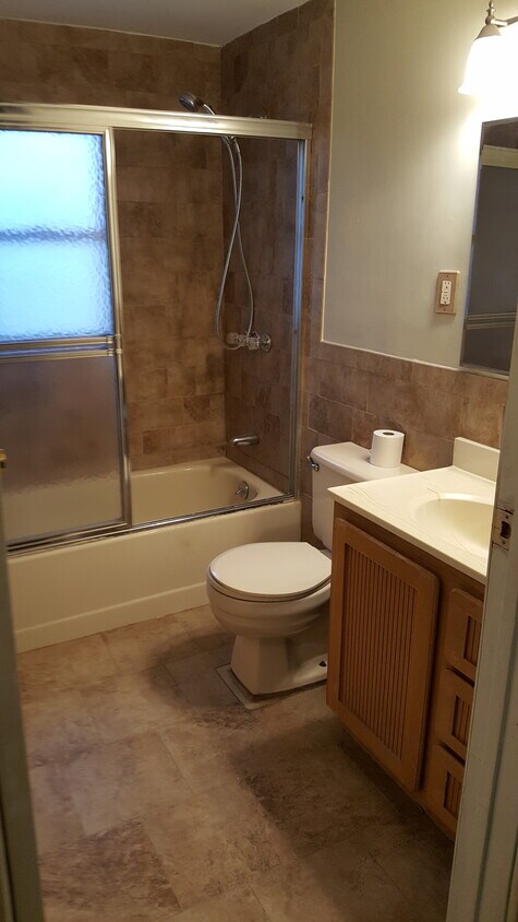 Foto del edificio - 128 Hamlet Rd