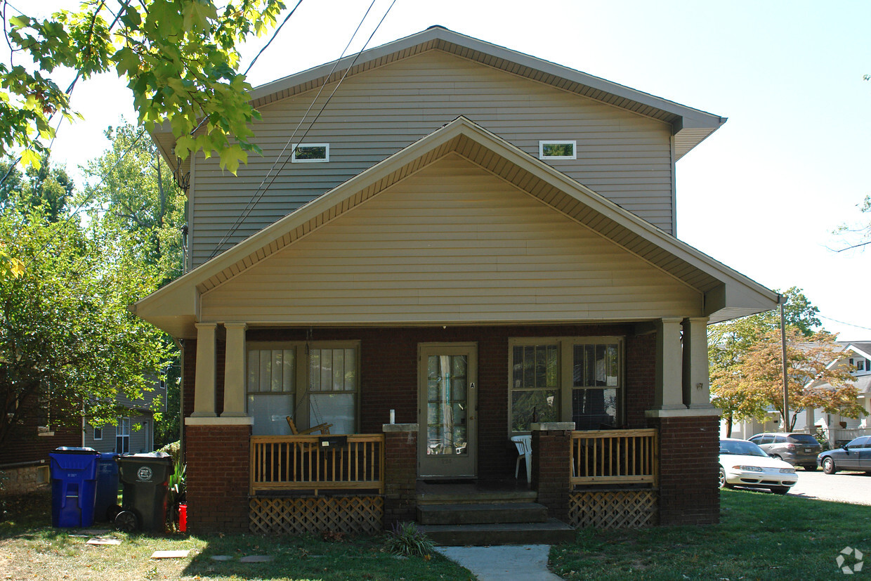Building Photo - 224 University Ave