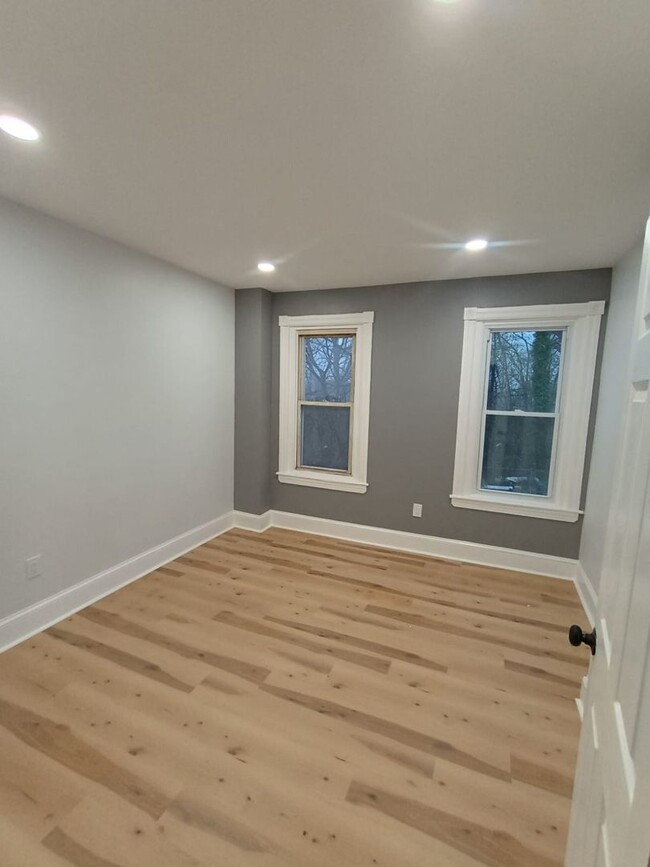 Building Photo - Stunning remodeled 3-Bedroom,1 bath home- ...