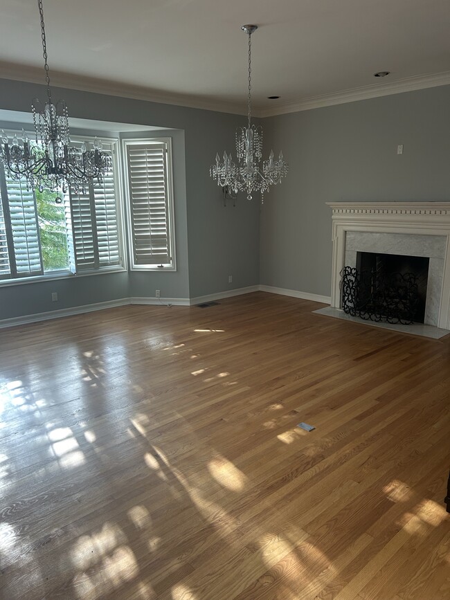 Building Photo - 1400 Calle del Jonella