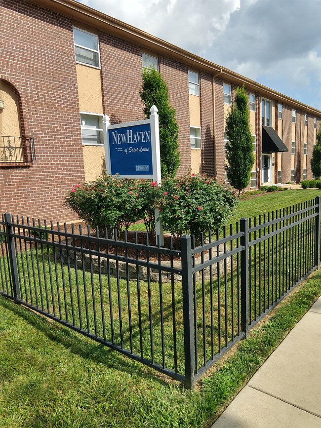 Building Photo - 2050 Yale Ave