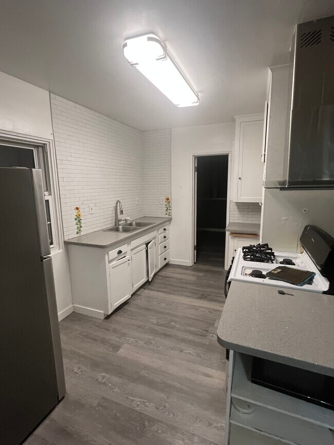 Foto del edificio - 2169 Brant St