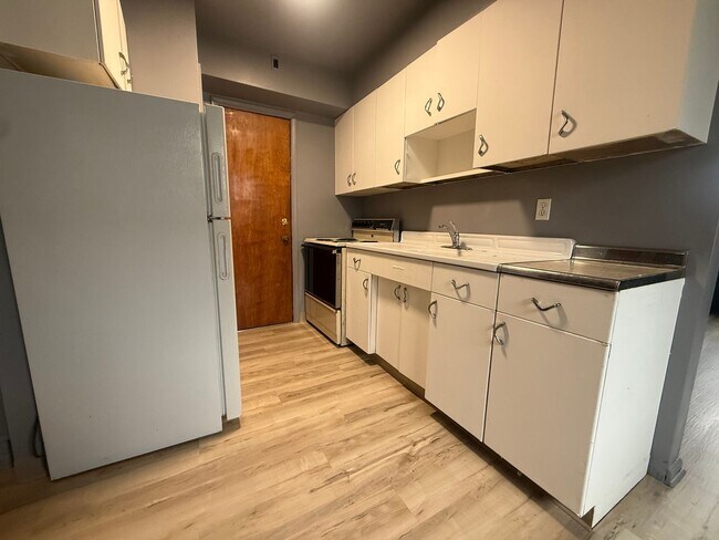 Foto del edificio - 4201 Rocky River Dr