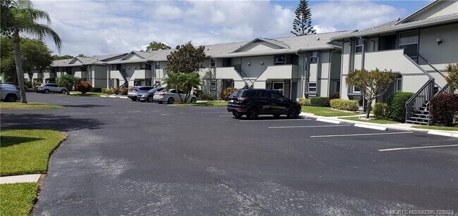 Foto del edificio - 8227 SE Croft Cir