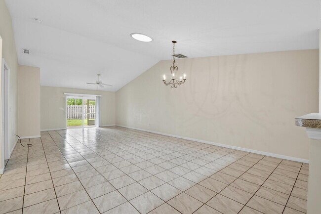 Building Photo - DUPLEX