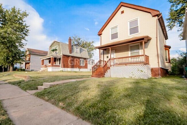 Building Photo - NOW OFFERING HALF OFF THE FIRST FULL MONTH...