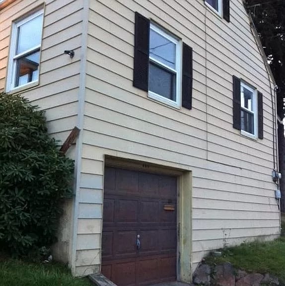 436 E Chestnut St, Hazleton, PA 18201 House Rental in Hazleton, PA