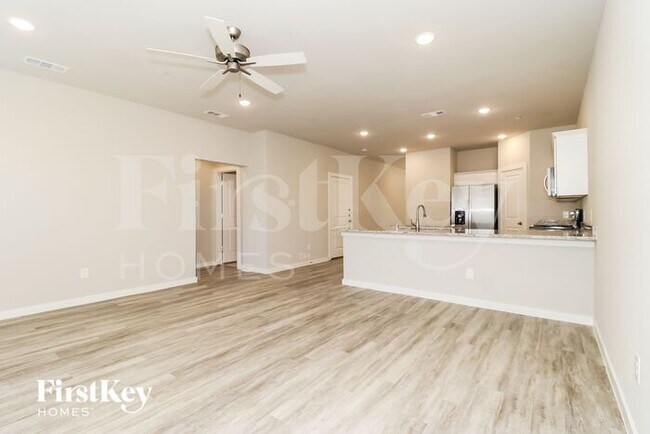 Building Photo - 606 Sophia Wy