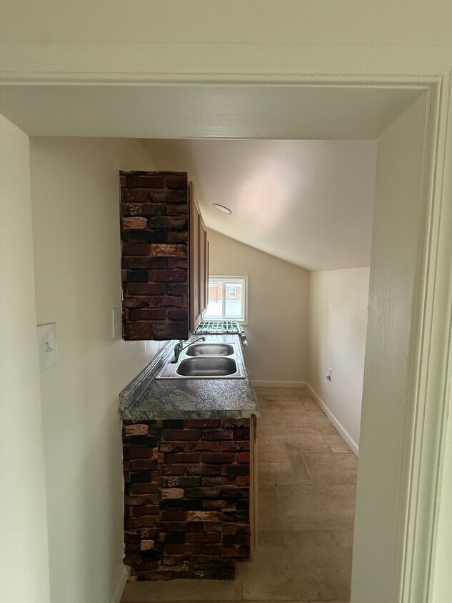 Building Photo - 3203 Vickers Rd