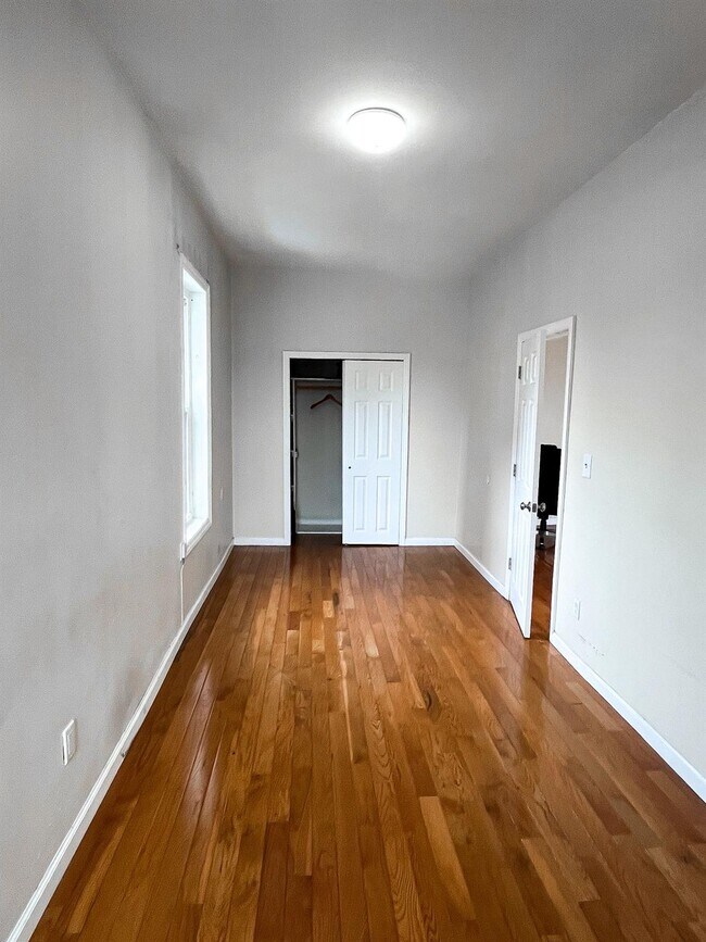 Foto del edificio - 3330 Avenue I