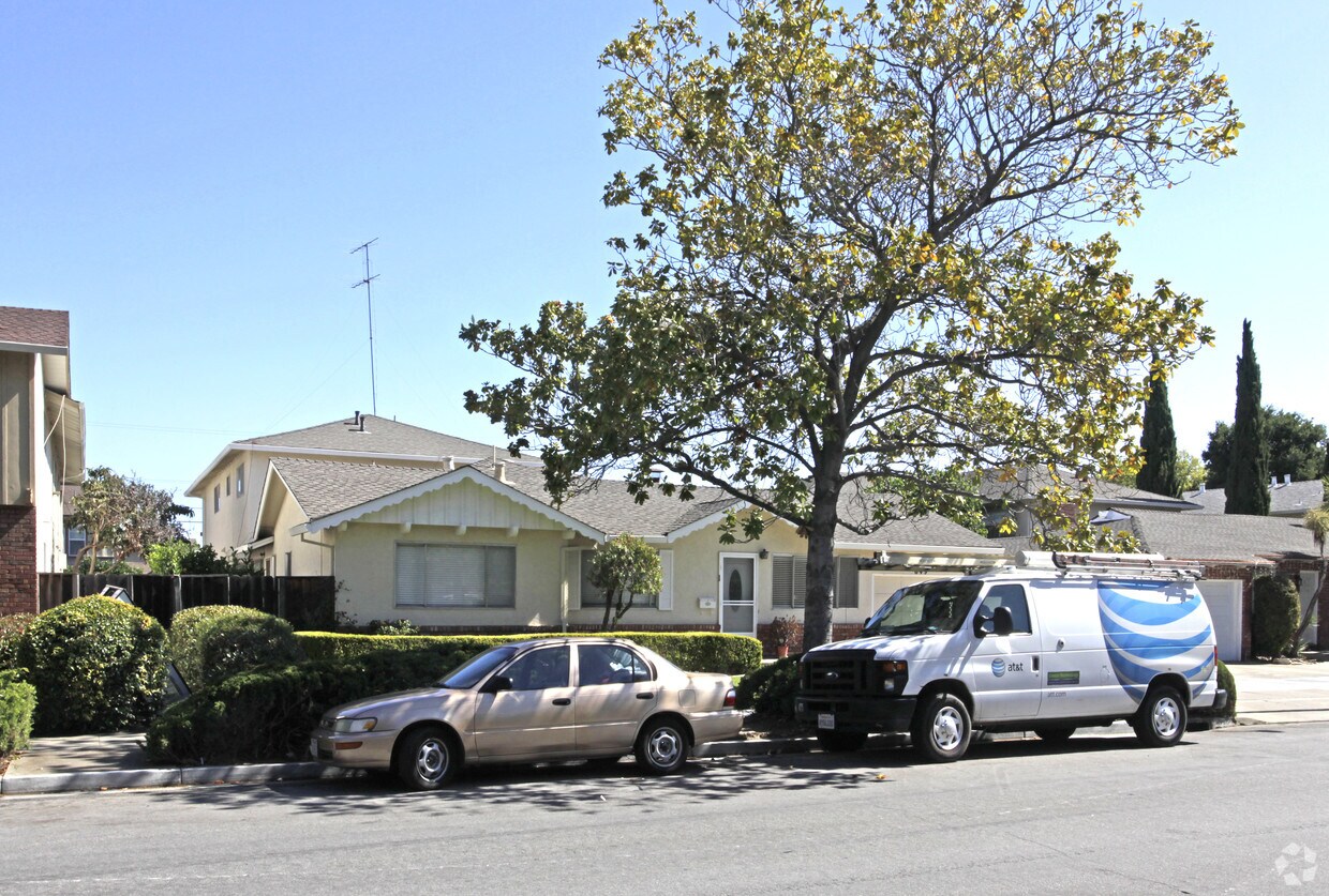 Building Photo - 649 Kirkland Dr