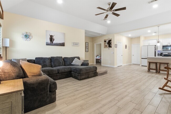 Foto del edificio - 16529 Kingsbury Dr
