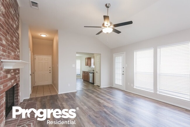 Foto del edificio - 308 Oak Meadow Ln