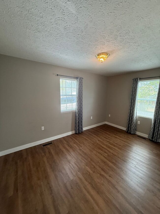 Foto del edificio - 264 Peterson Ave