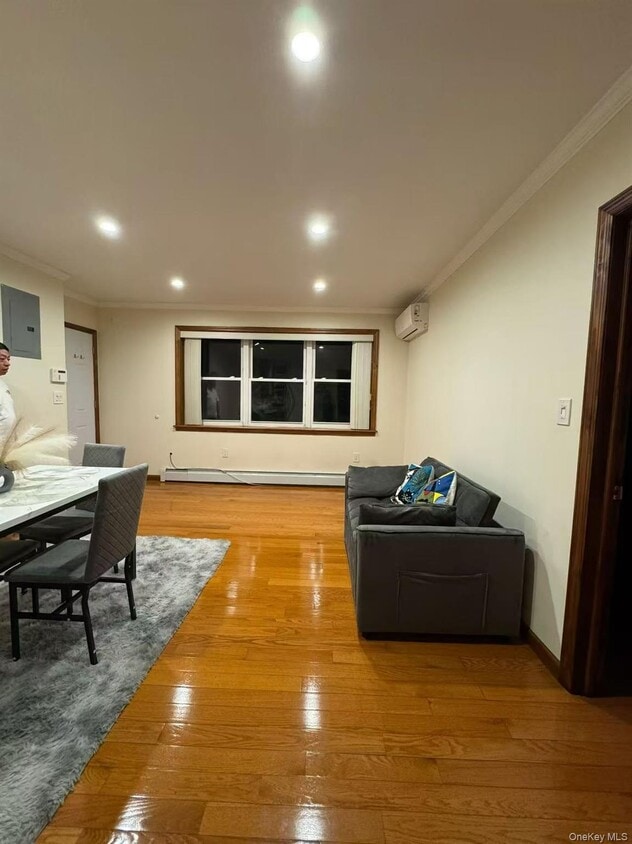 Foto principal - 82-11 57th Ave