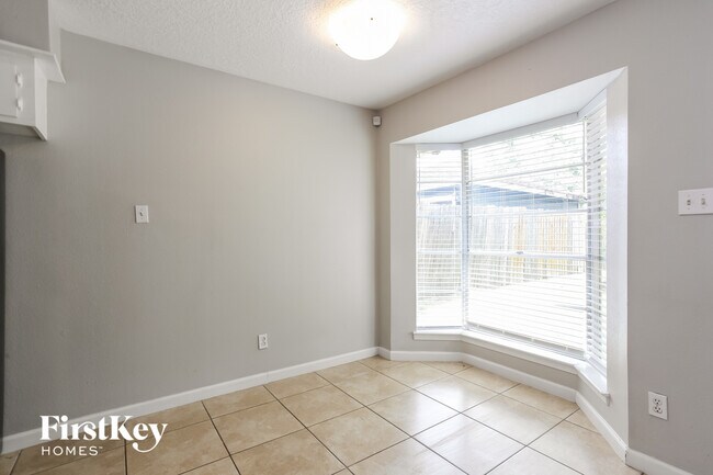 Foto del edificio - 2111 Savanna Ct N