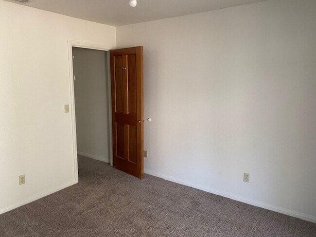 Foto del edificio - 848 Woodland Ave