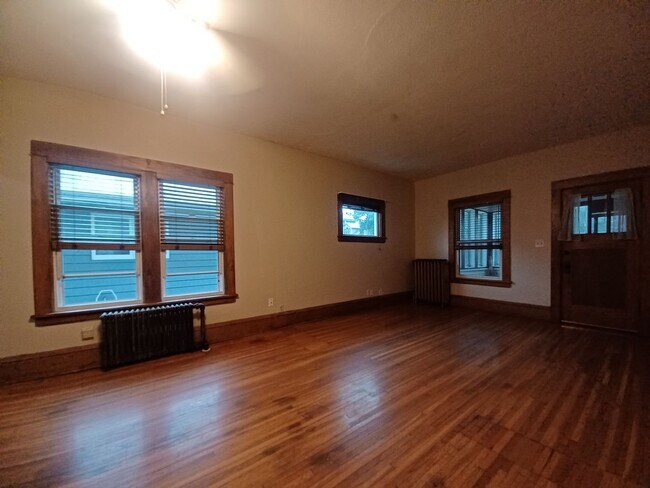 Building Photo - Excellent 3 bedroom Single Family in St Paul!!