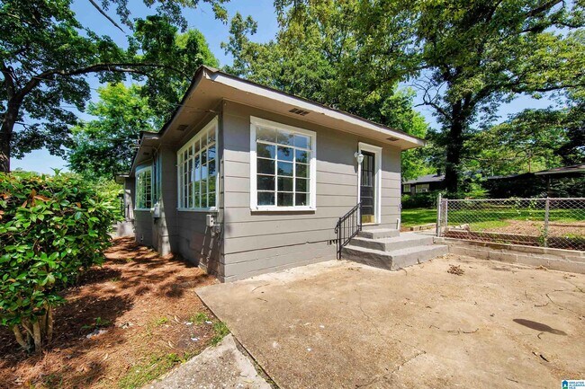 Building Photo - 410 Swann Dr