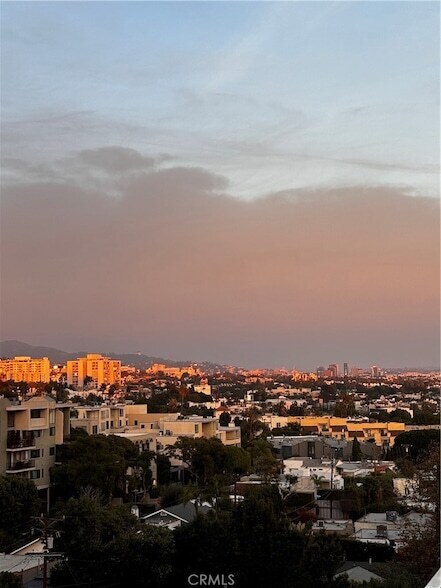 Foto del edificio - 838 N Doheny Dr