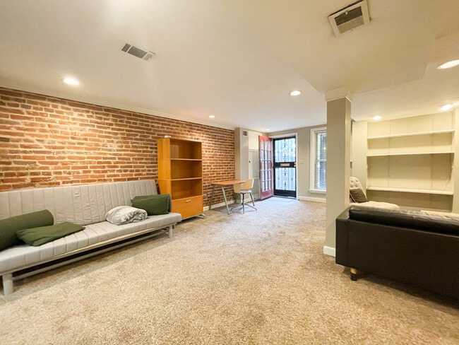 Foto del edificio - 2724 Ontario Rd NW