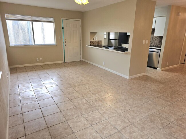 Building Photo - 2048 Hidden Lake