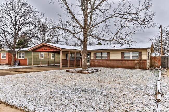 Building Photo - Pre-leasing and short term options availab...