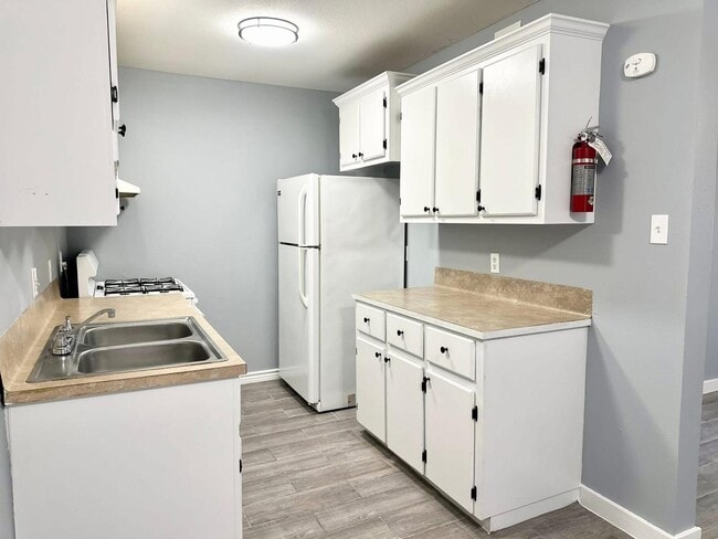 Building Photo - Maple Manor Apartments