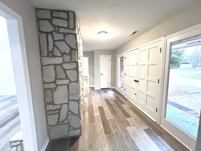 Building Photo - 2401 Clematis Trl