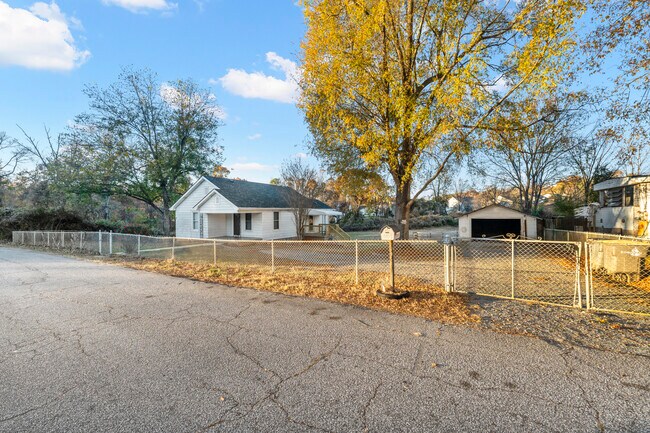 Building Photo - 602 Doby St