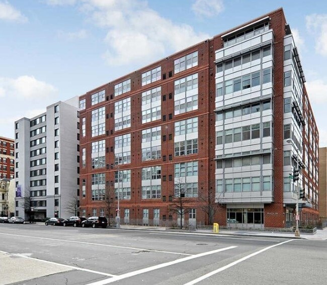 Photo - 1300 N St NW House