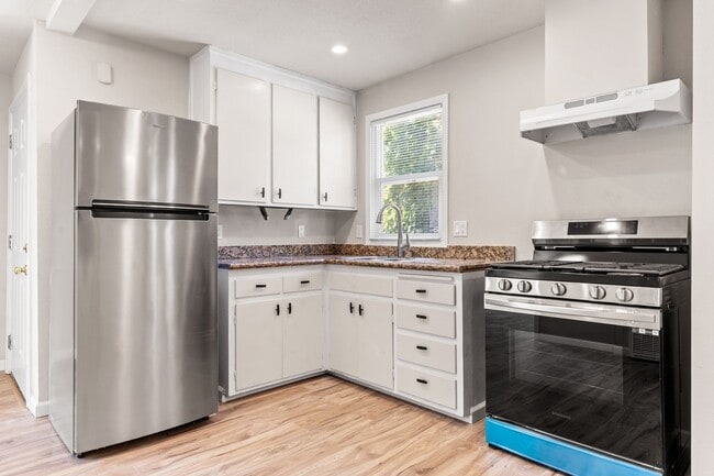 Building Photo - Newly Renovated 2 Bedroom Apartment with Parking and in-unit Laundry