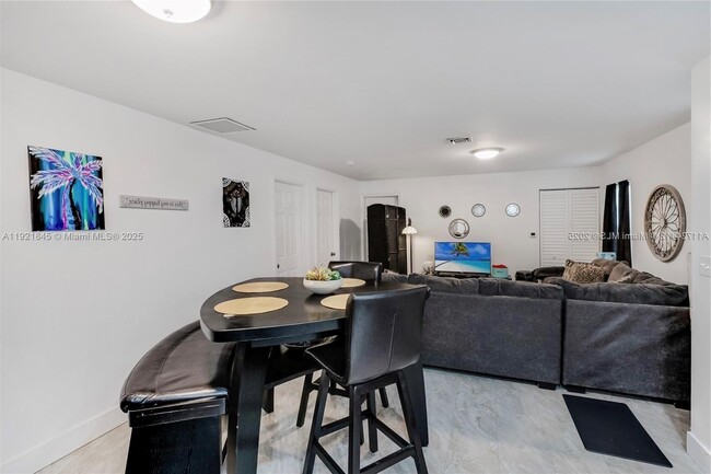 Foto del edificio - 219 NW 7th Ct