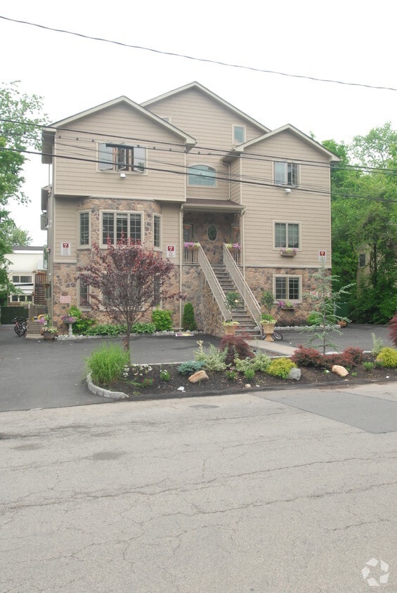7 Rita Ave, Monsey, NY 10952 Apartments in Monsey, NY