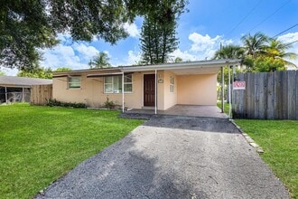 Building Photo - 6111 NW 43rd Ave