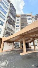 Building Photo - 900 St Charles Pl