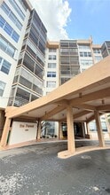 Building Photo - 900 St Charles Pl