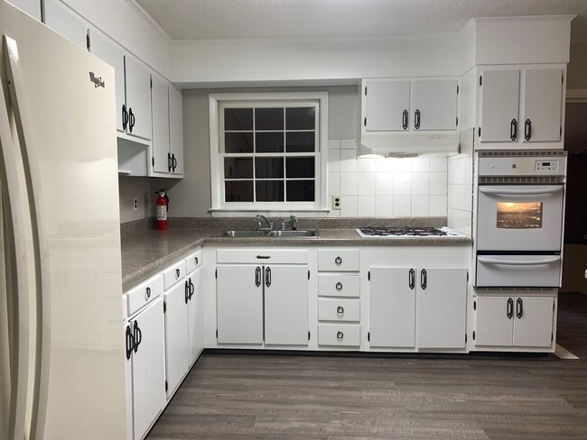 Foto del edificio - Renovated 3 Bedroom Ranch in Raleigh, Avai...